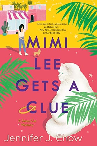 Mimi Lee Gets a Clue (A Sassy Cat Mystery)  - Paperback
